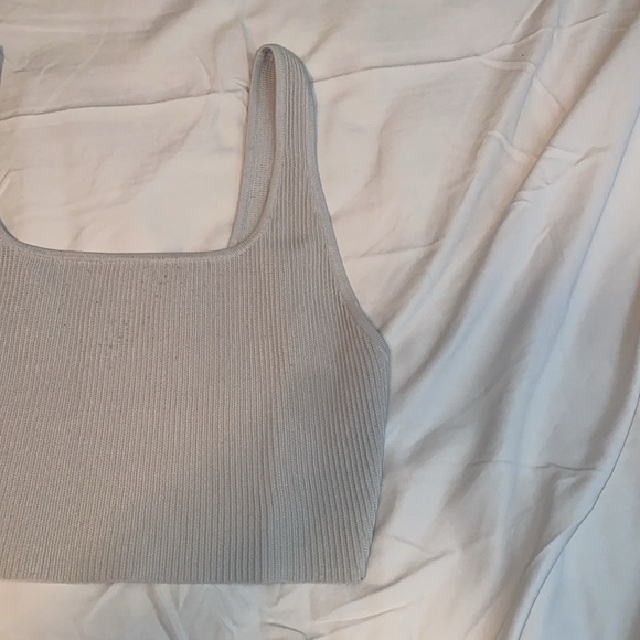 Aritzia - Cropped Sculpt Knit Tank - Picture 2 of 4